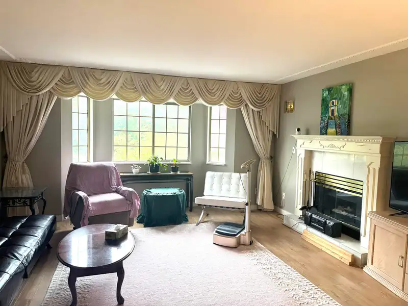 16328 96 AVENUE - photo 2 of 31