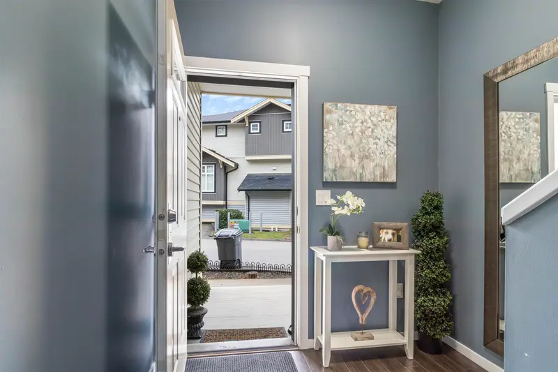 33 13886 62 AVENUE - photo 3 of 25