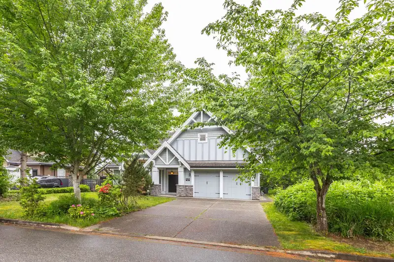 8228 171A STREET - photo 3 of 40