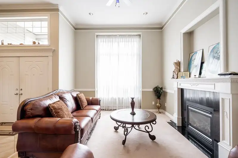 13053 96A AVENUE - photo 3 of 25