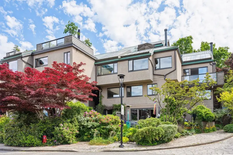 784 MILLBANK - photo 2 of 25