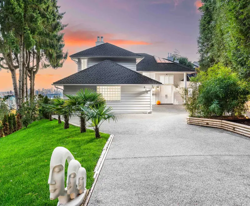 816 ANDERSON CRESCENT - photo 3 of 25