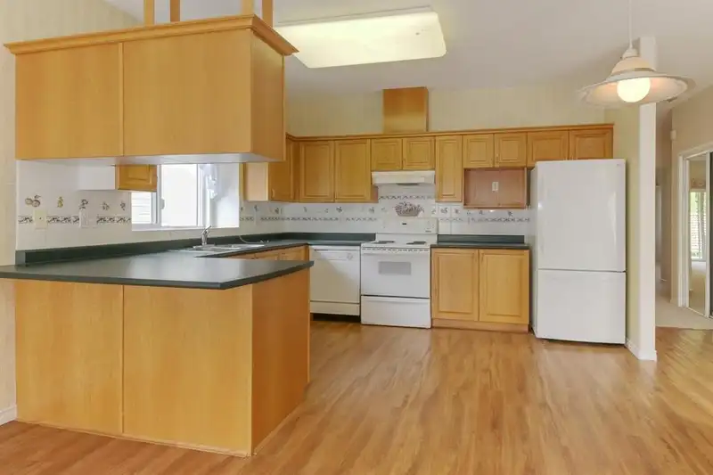 12 18939 65 AVENUE - photo 3 of 25