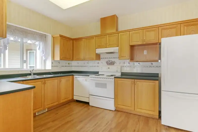 12 18939 65 AVENUE - photo 4 of 25