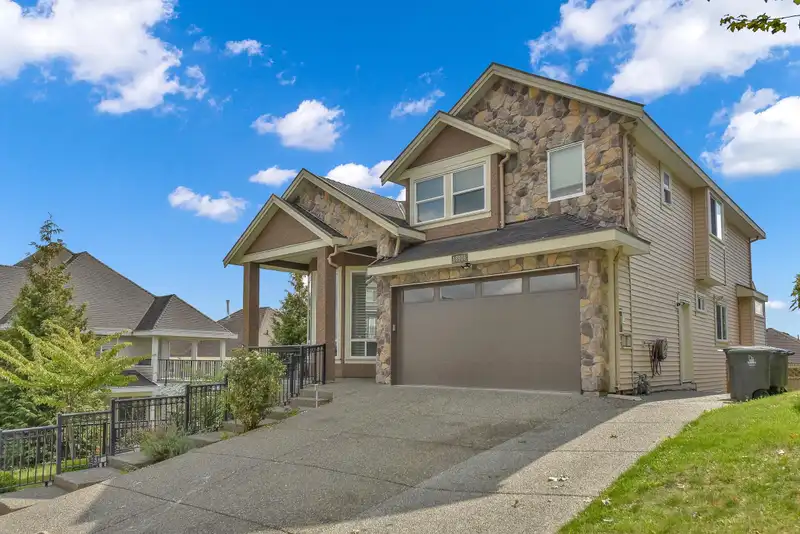 18936 55 AVENUE - photo 1 of 40