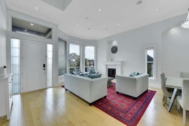 18936 55 AVENUE - photo 2 of 40