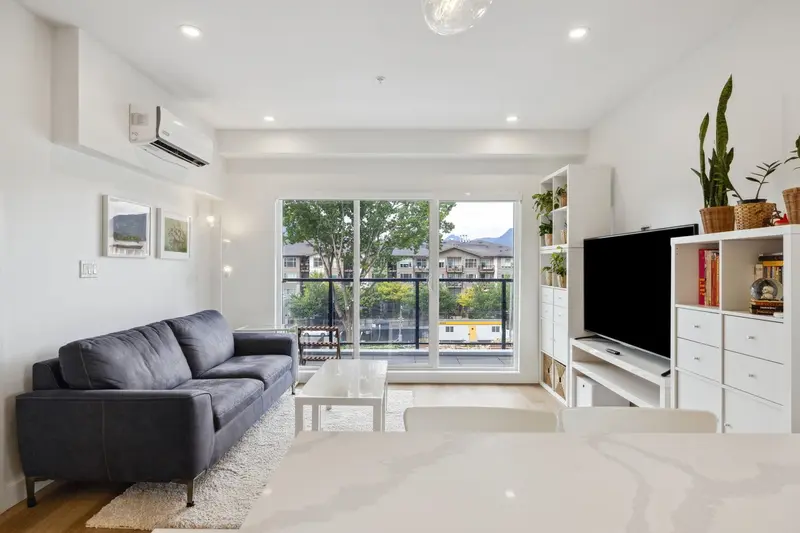 401 2331 KELLY AVENUE - photo 3 of 25