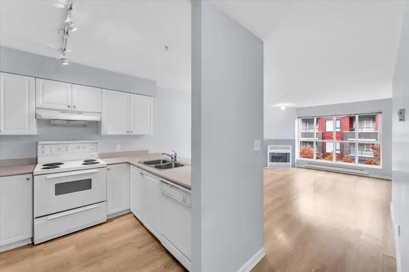 310 7505 138 STREET - photo 4 of 25