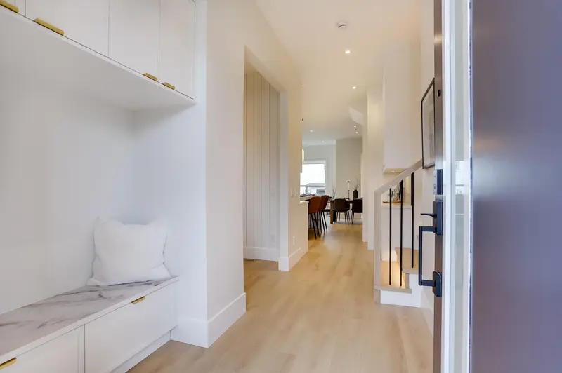 1 20537 75A AVENUE - photo 4 of 25