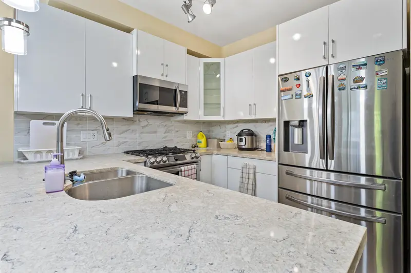 206 8538 203A STREET - photo 3 of 25