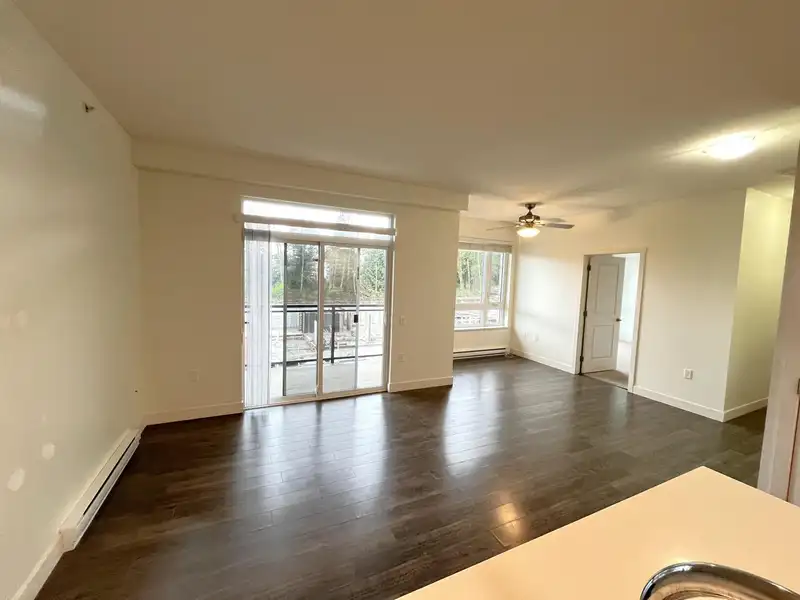 412 14358 60 AVENUE - photo 2 of 12