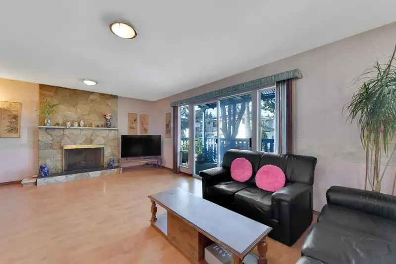 13561 61A AVENUE - photo 3 of 40