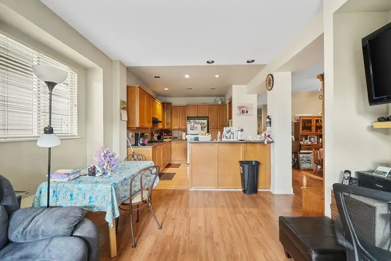 103 16655 64 AVENUE - photo 4 of 27