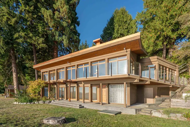 4893 SUNSHINE COAST HIGHWAY - photo 2 of 25