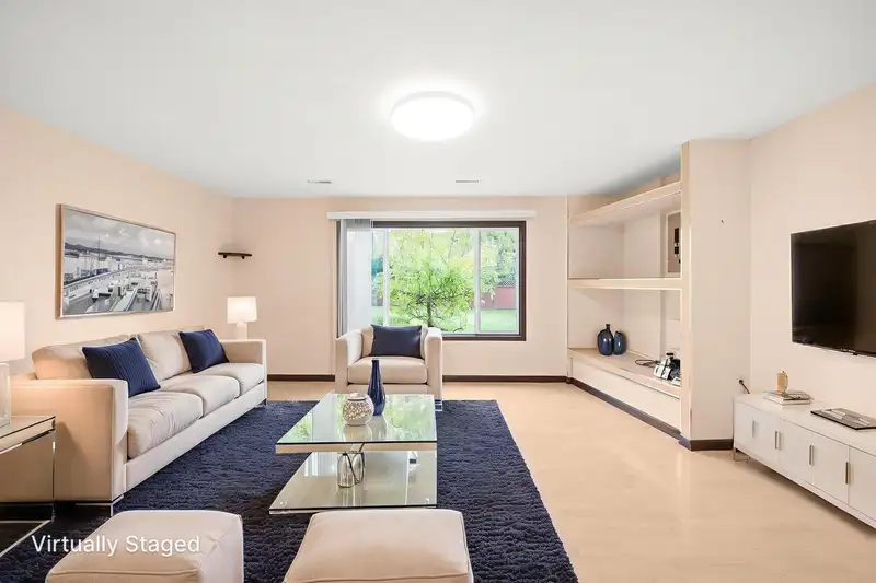 12851 104 AVENUE - photo 2 of 40