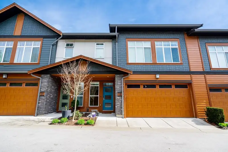 12 17033 FRASER HIGHWAY - photo 1 of 35