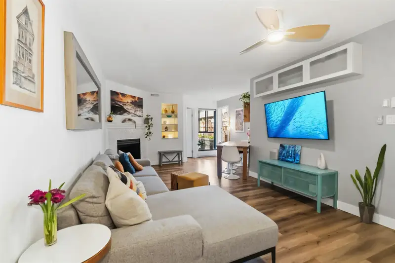 110 189 E 16TH AVENUE - photo 3 of 25