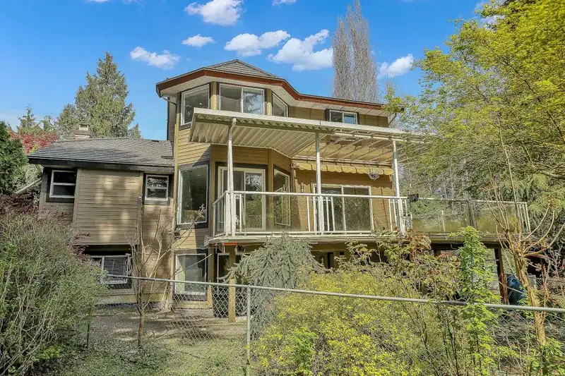 15092 73 AVENUE - photo 4 of 40
