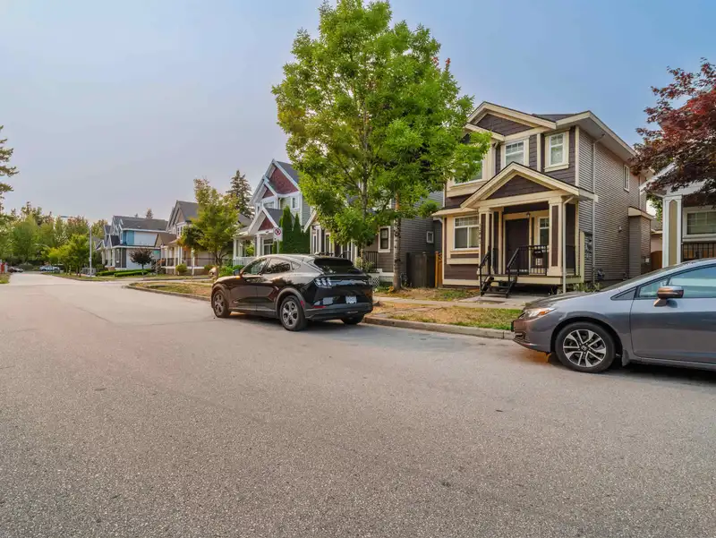 12861 59 AVENUE - photo 2 of 28