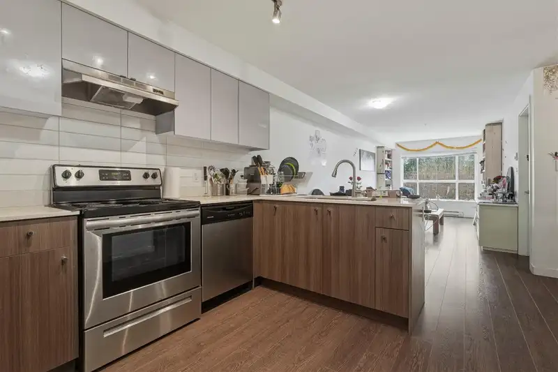 313 10688 140 STREET - photo 2 of 30