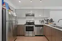 313 10688 140 STREET - thumbnail 3