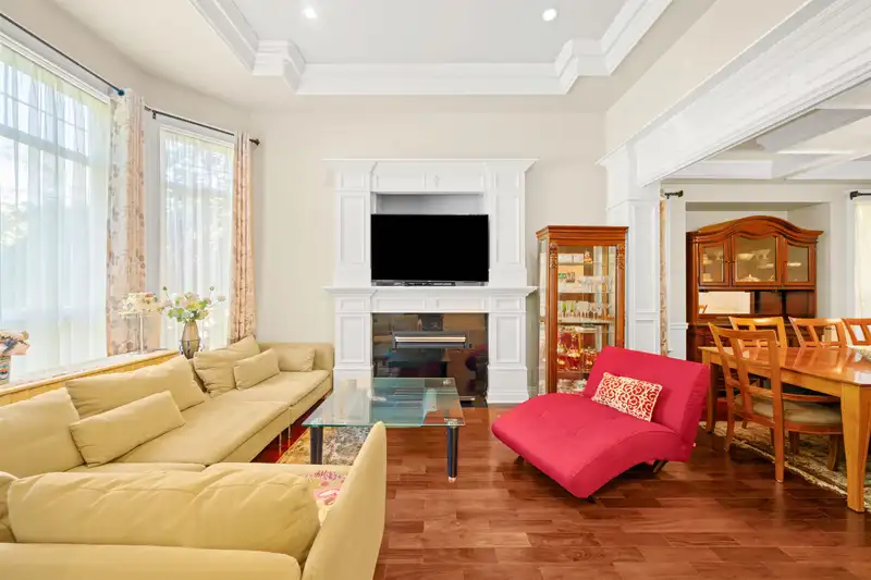 10988 163 STREET - photo 3 of 39