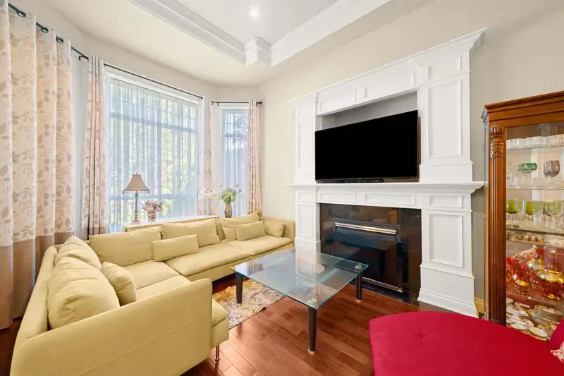 10988 163 STREET - photo 4 of 39