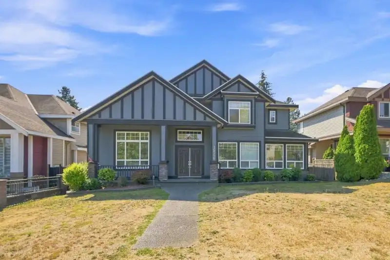 16506 104 AVENUE - photo 1 of 40