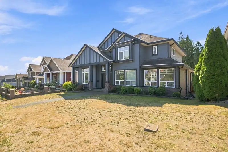 16506 104 AVENUE - photo 2 of 40