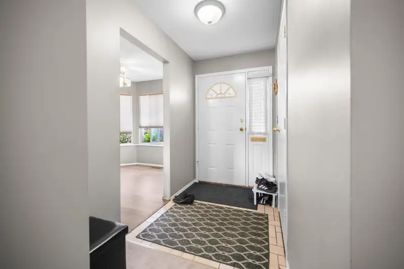 47 9277 122 STREET - photo 3 of 28