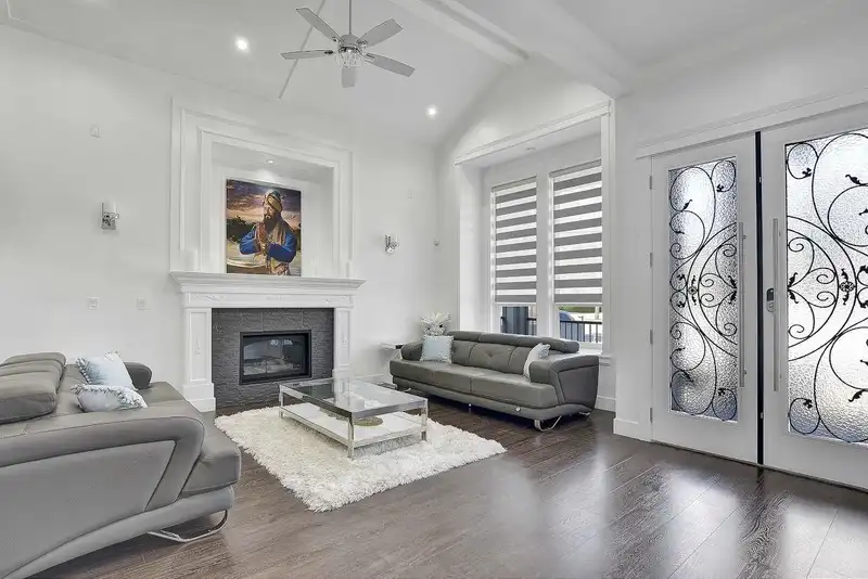 14966 72 AVENUE - photo 3 of 31