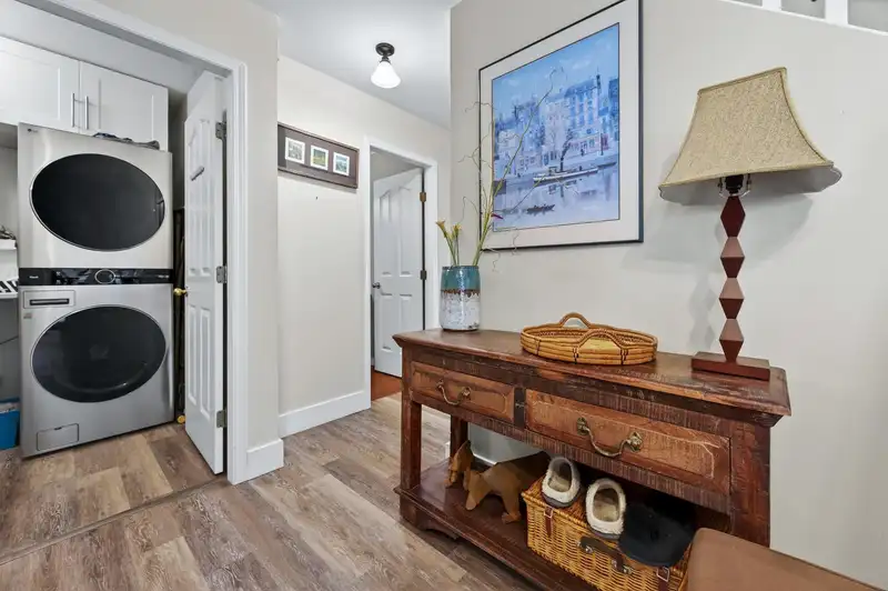 18477 57A AVENUE - photo 3 of 40