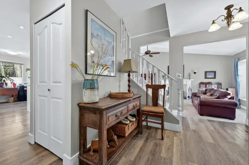 18477 57A AVENUE - photo 4 of 40