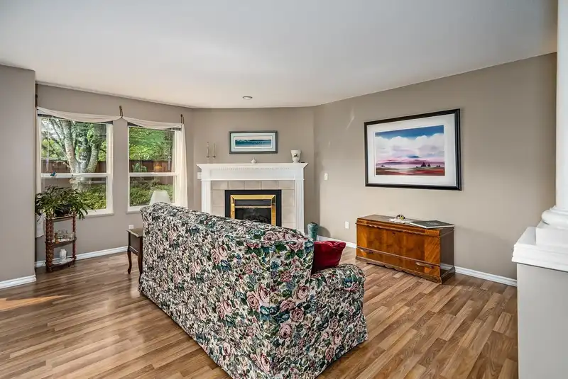 252 13888 70 AVENUE - photo 3 of 31