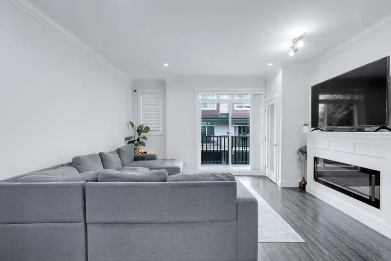 121 13898 64 AVENUE - photo 3 of 38