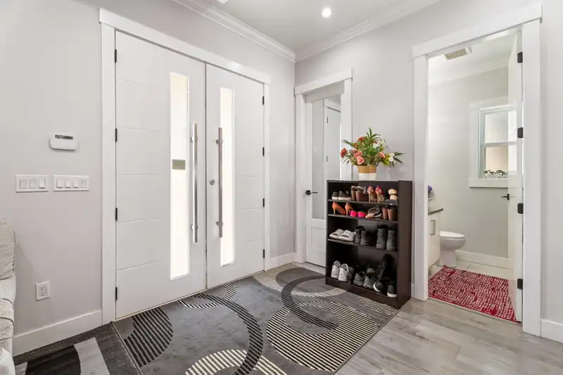 14171 59A AVENUE - photo 2 of 26