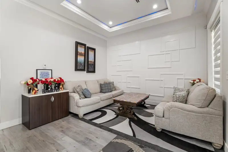 14171 59A AVENUE - photo 3 of 26