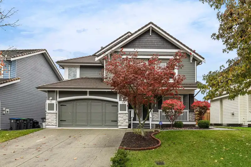 11328 154A STREET - photo 3 of 40