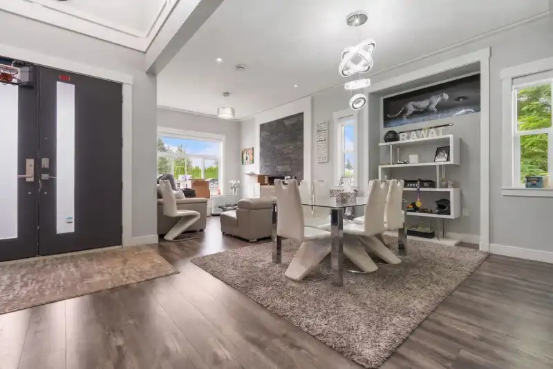 14017 110 AVENUE - photo 1 of 40