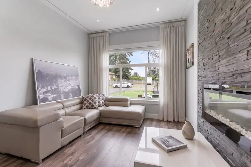 14017 110 AVENUE - photo 4 of 40