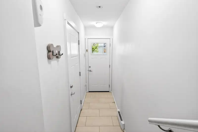 41 8355 164 STREET - photo 4 of 33