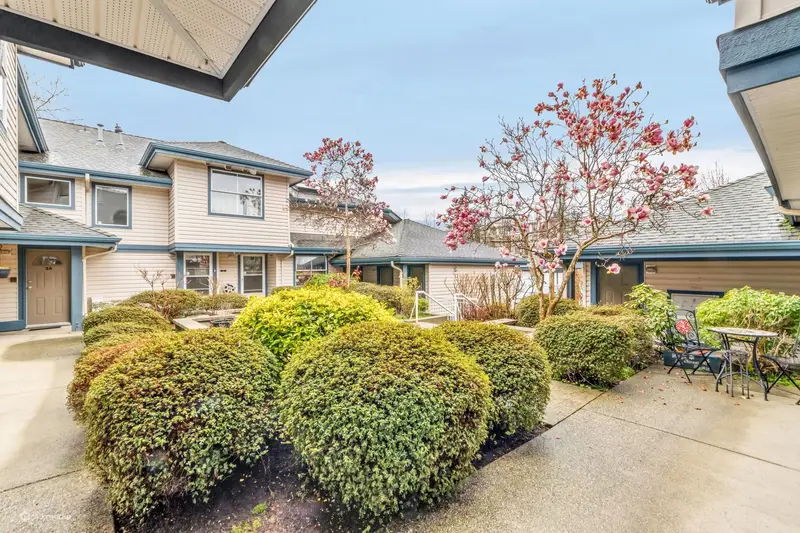 23 5666 208 STREET - photo 4 of 25