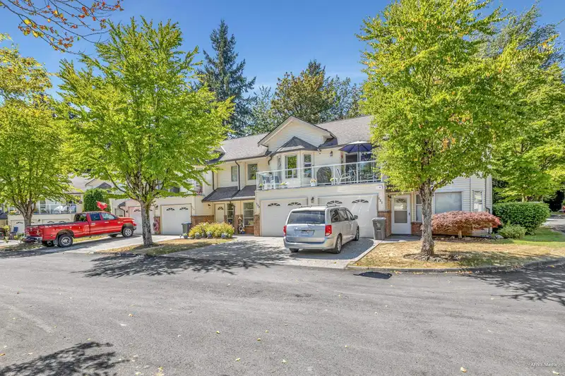 120 6841 138 STREET - photo 2 of 29
