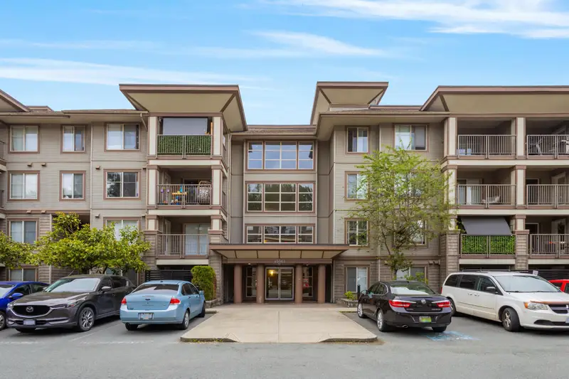 404 45561 YALE ROAD - photo 2 of 7