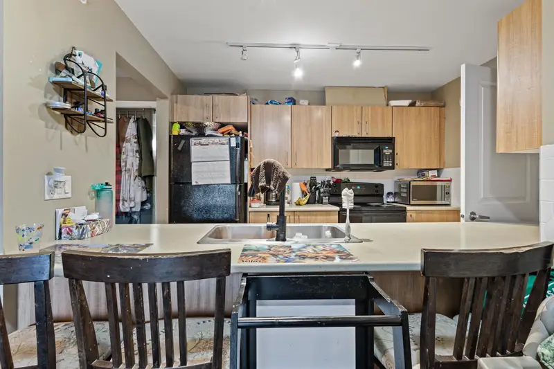 404 45561 YALE ROAD - photo 4 of 7