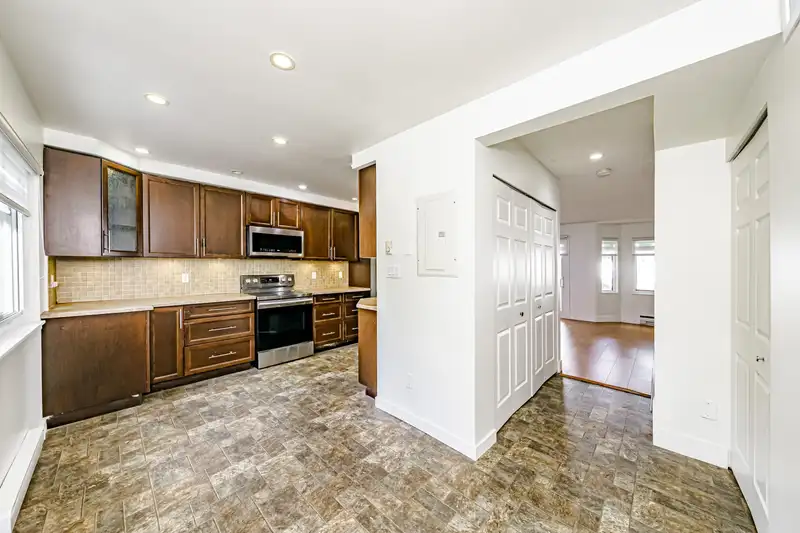 135 7325 140 STREET - photo 3 of 22