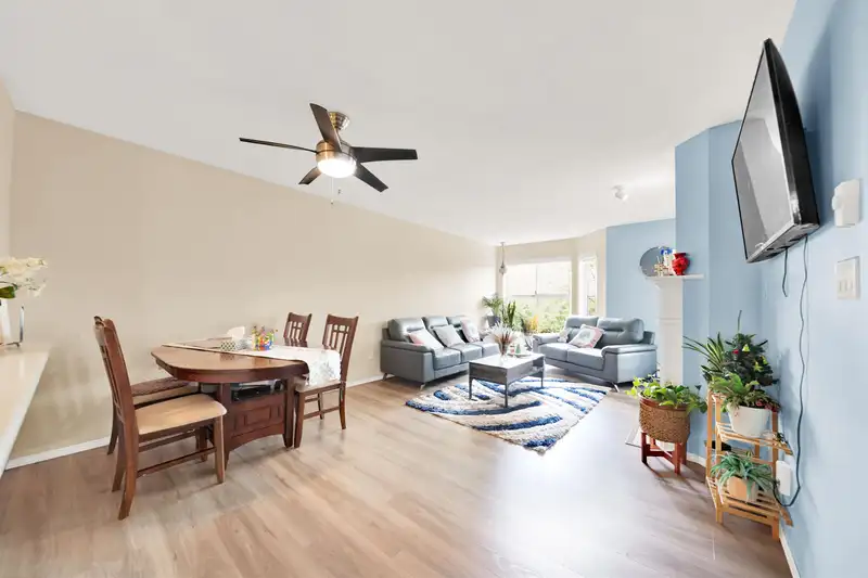 308 15160 108 AVENUE - photo 4 of 32
