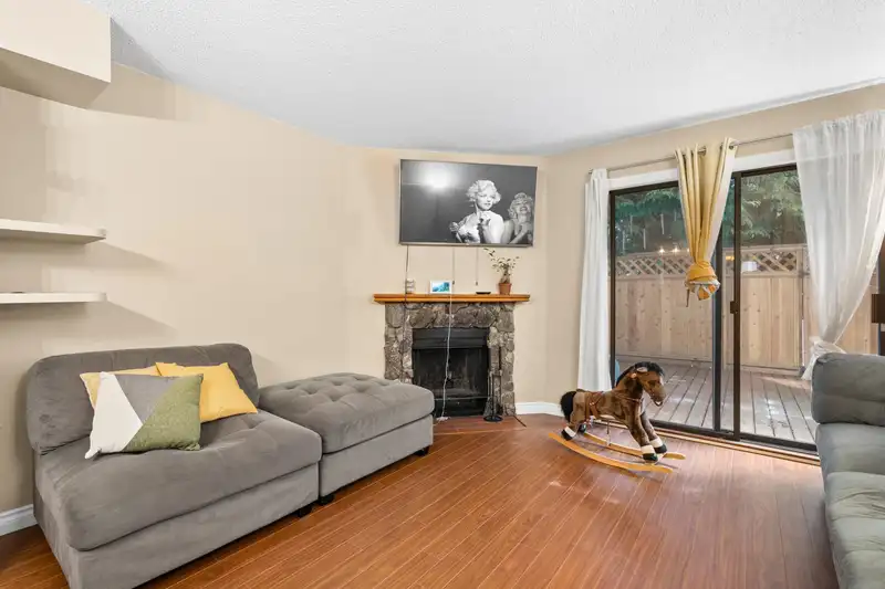 122 13714 67 AVENUE - photo 2 of 31