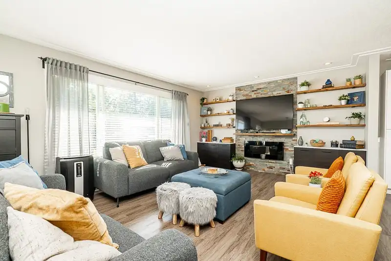 17055 HEREFORD PLACE - photo 4 of 37