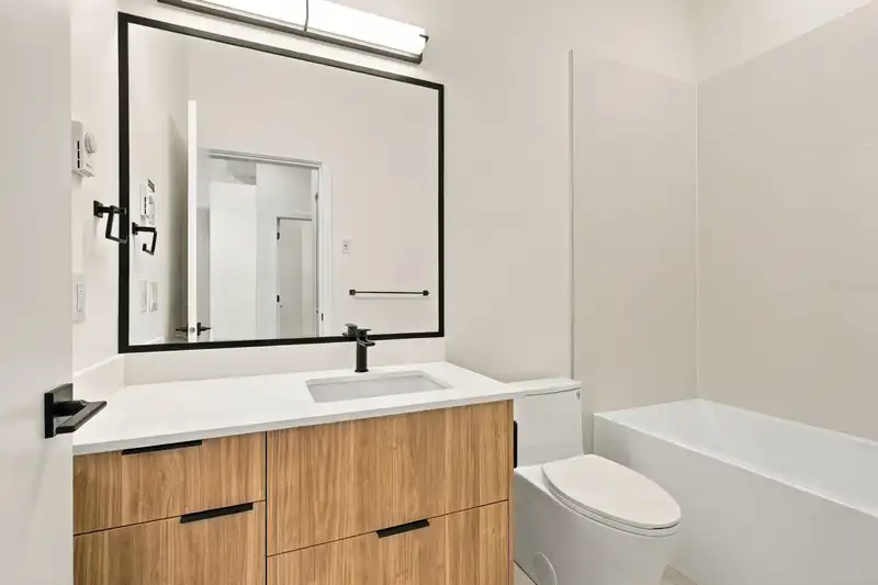 106 14398 60 AVENUE - photo 3 of 9